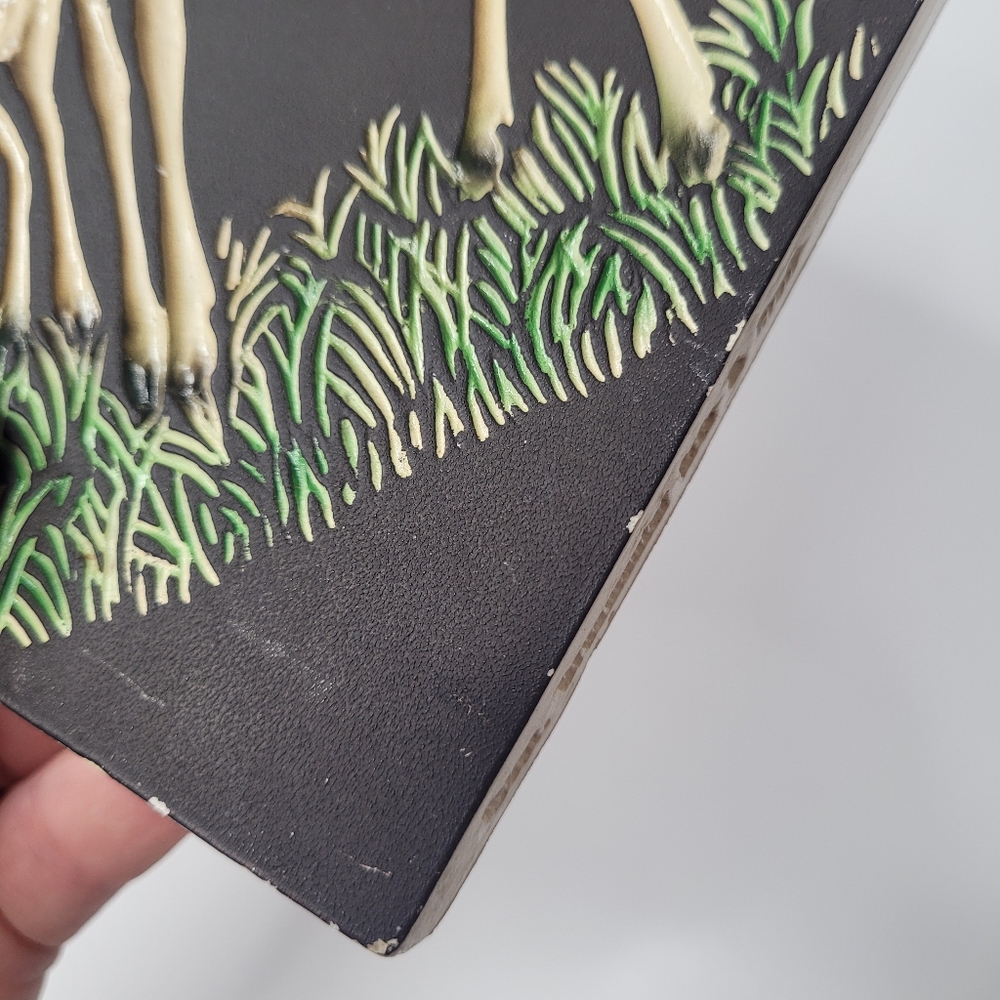 Vintage mid century decorative wall hanging with debossed deer & fawn in grass - Picture 7 of 12